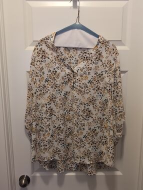 Maurices White Floral Button-Up Blouse with Mustard and Black Print